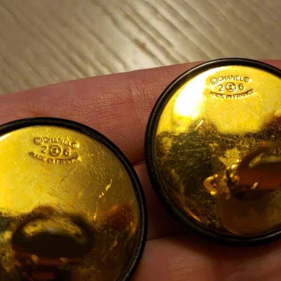 Chanel Vintage LARGE Interlocking CC Black and Gold Clip-On Earrings - Picture 9 of 16